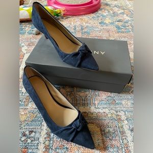 Ann Taylor Reese Knot Kitten Heel Pump Navy Suede 7.5